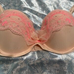 NWOT Victoria's Secret Padded Underwire Bra
